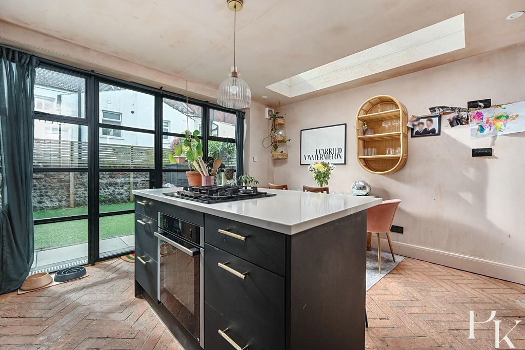 Property photo 3 of 24 84 Wordsworth Street, Bn3 (19).Jpg