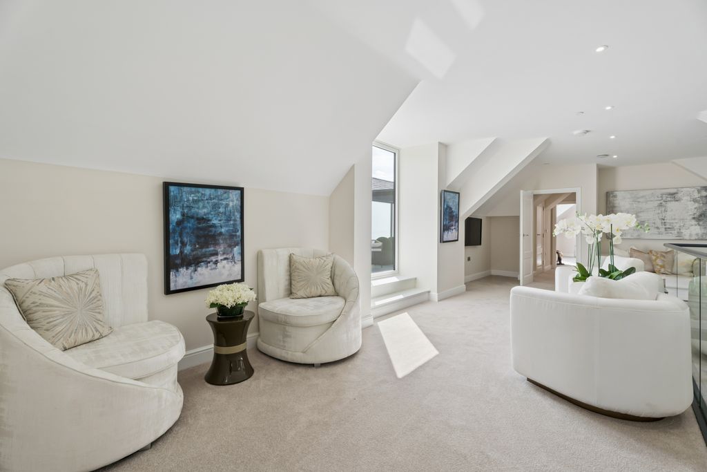 Additional image 7 of 3 bed flat for saleGorelands Lane, Chalfont St. Giles HP8