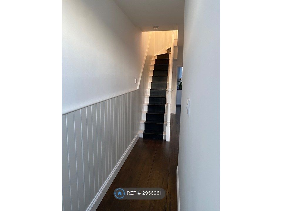 Property photo 2 of 12 Hallway