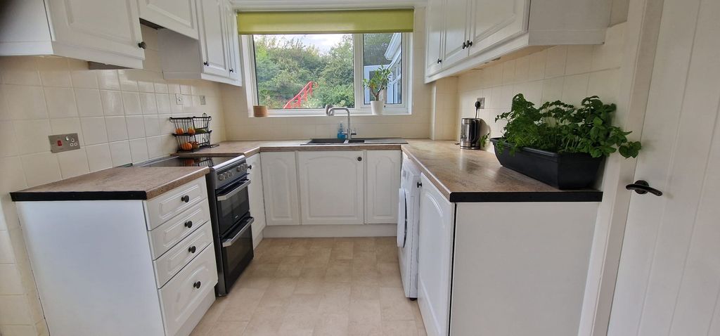 Property photo 2 of 24 Kitchen