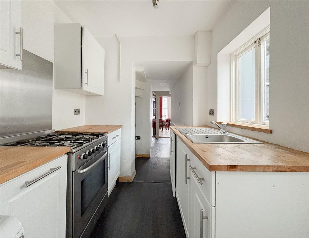 Property photo 2 of 18 Kitchen