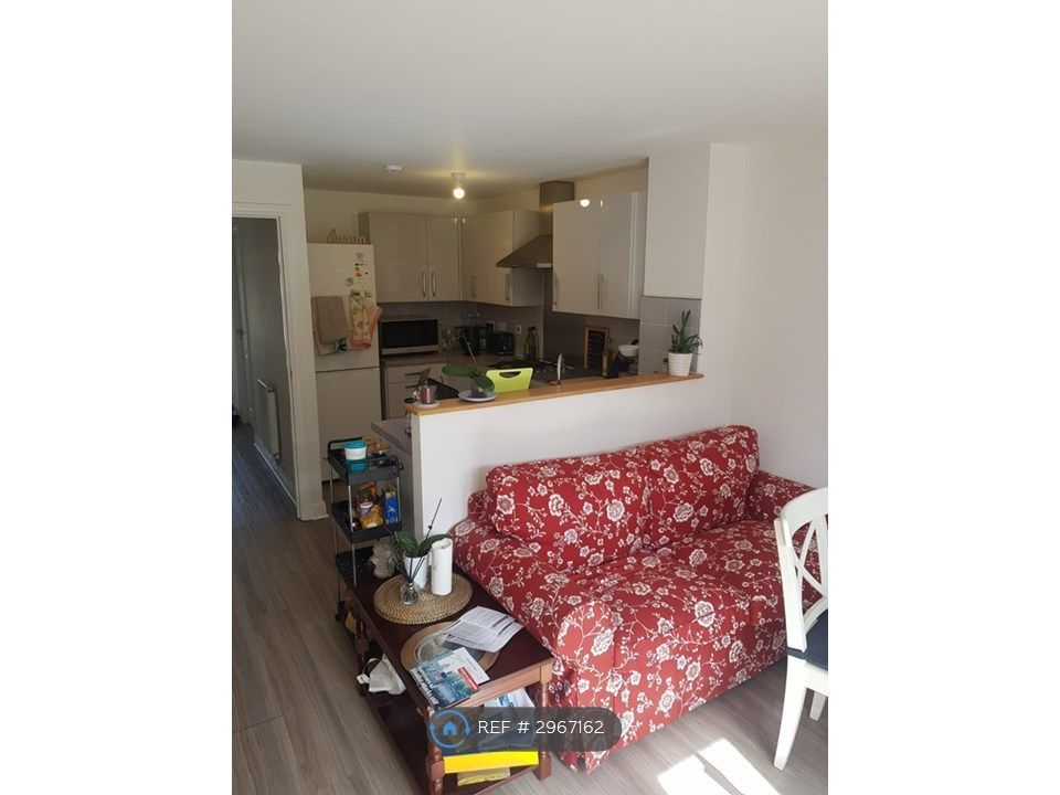Property photo 3 of 10 Kitchen