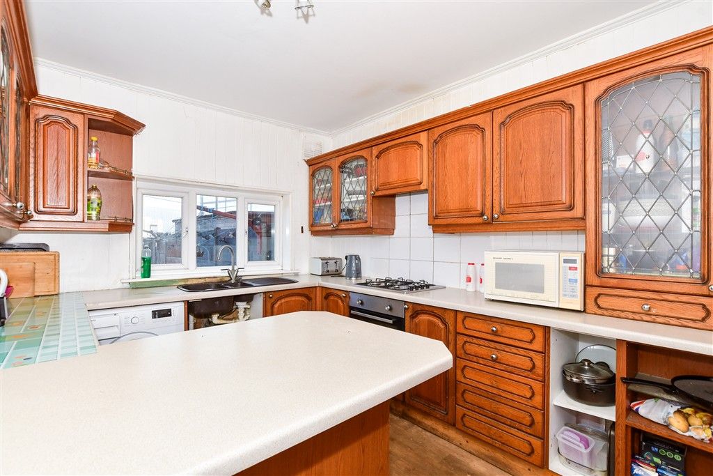 Property photo 3 of 8 Kitchen