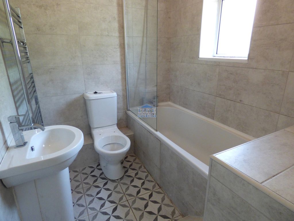 Property photo 3 of 11 Bathroom