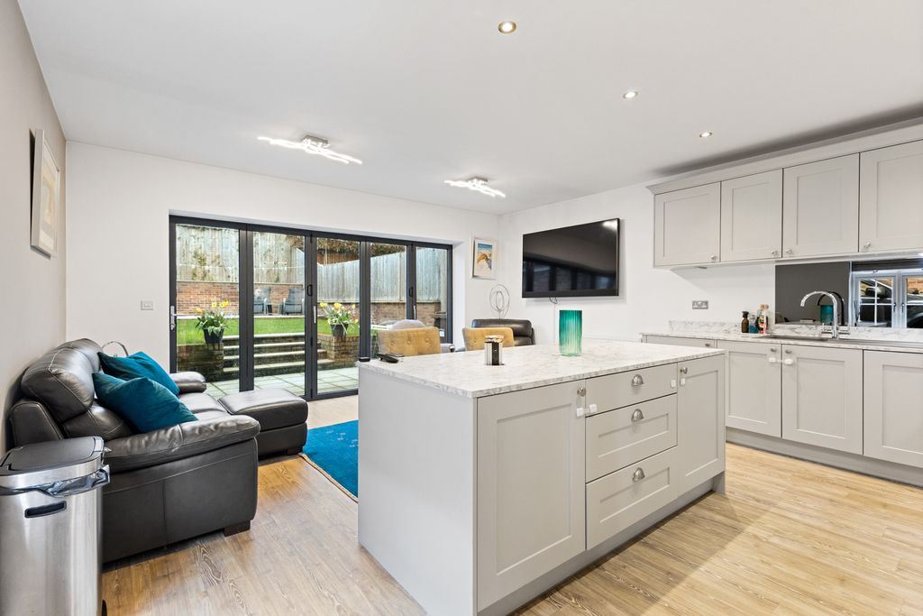 Property photo 2 of 20 Kitchen / Dinning