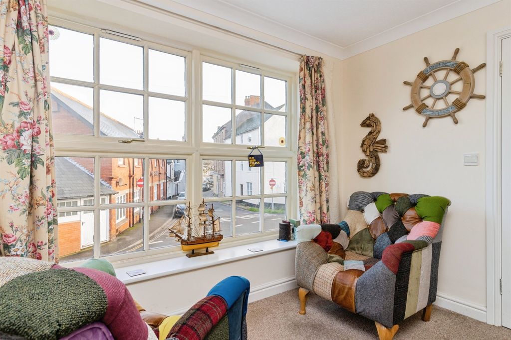 Property photo 3 of 13