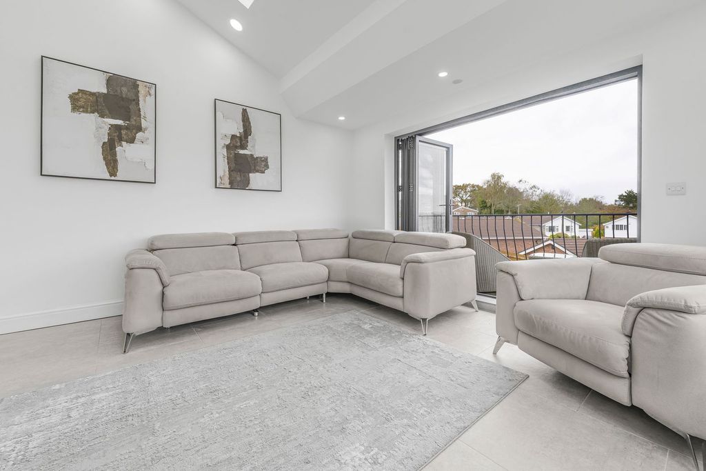 Property photo 2 of 23