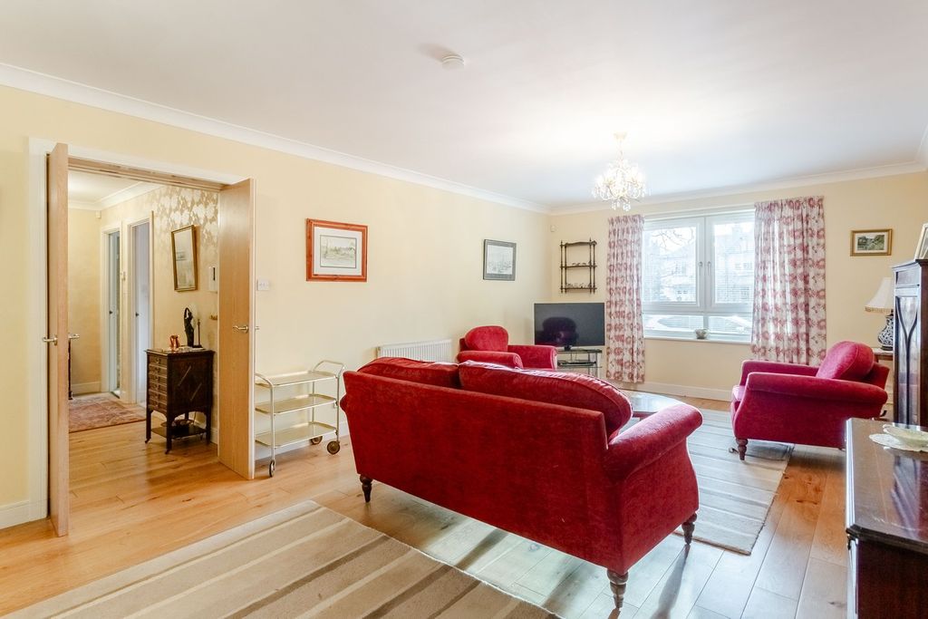 Property photo 3 of 25