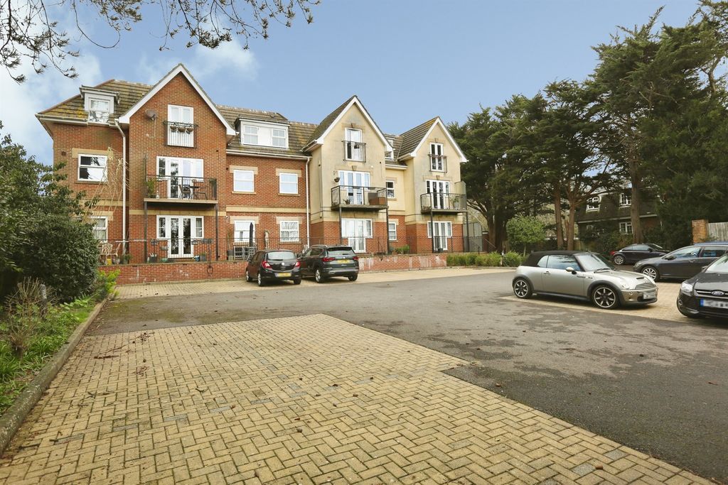 Additional image 20 of 2 bed flat for saleThe Avenue, Fareham PO14