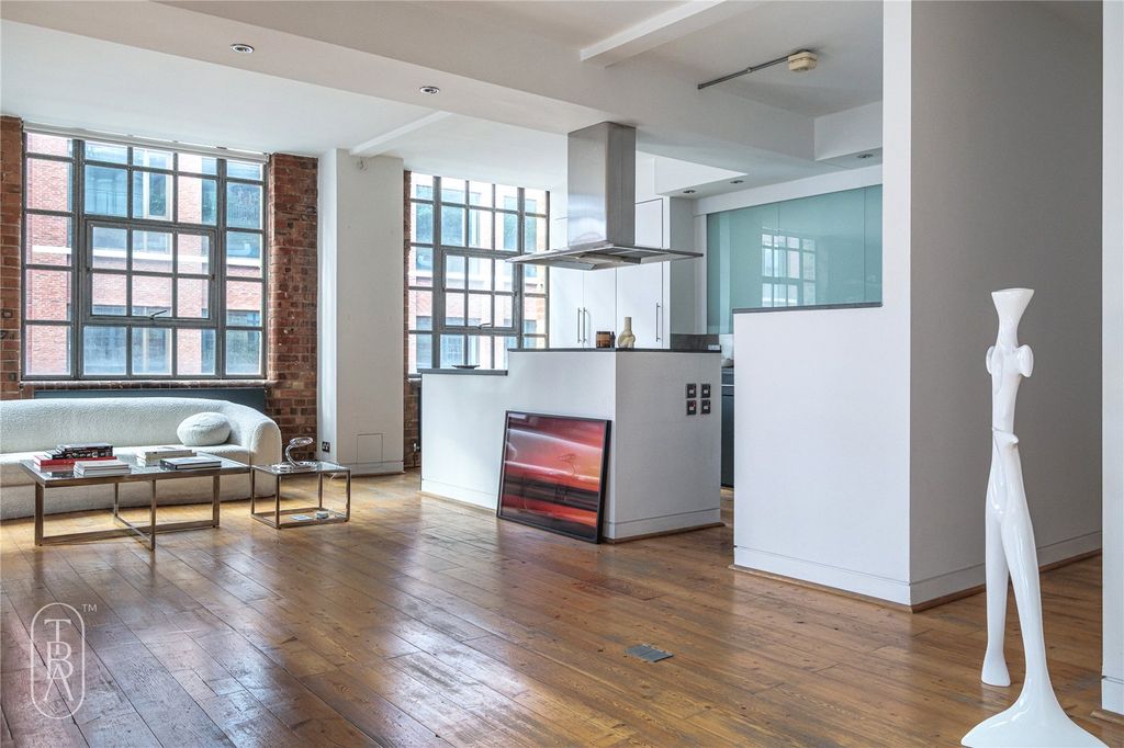 Property photo 3 of 19 Picture No. 06