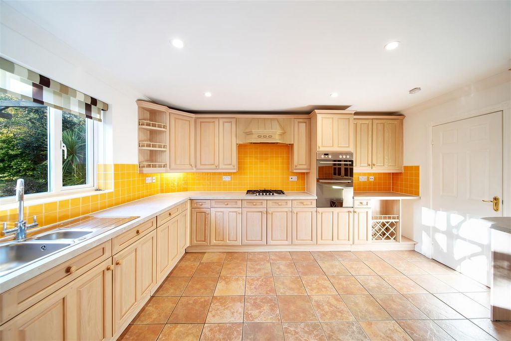 Property photo 3 of 20 Rush Close-34.Jpg