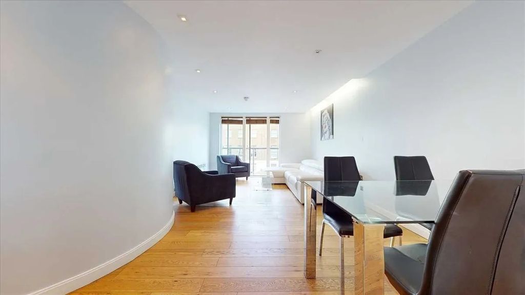 Property photo 2 of 16 Photo 7