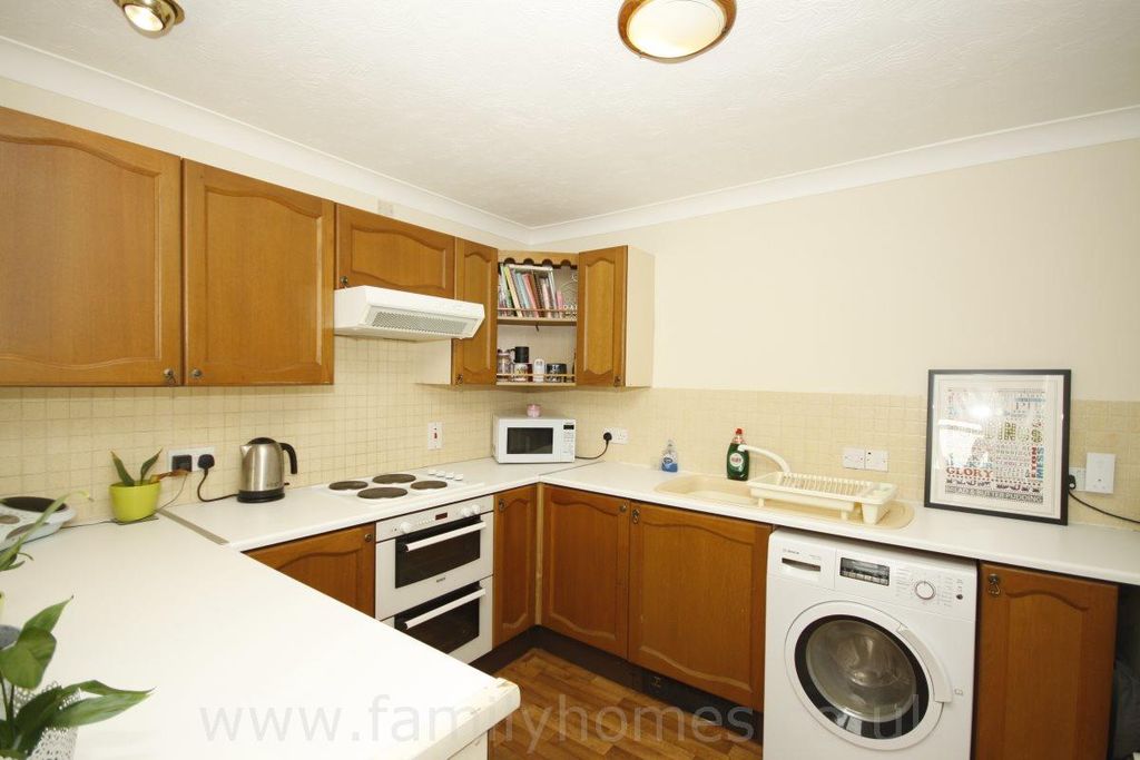 Property photo 2 of 5 Kitchen