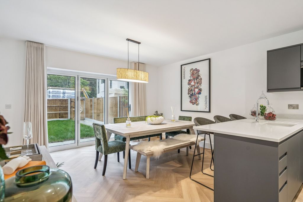 Property photo 1 of 30 Kitchen/Diner