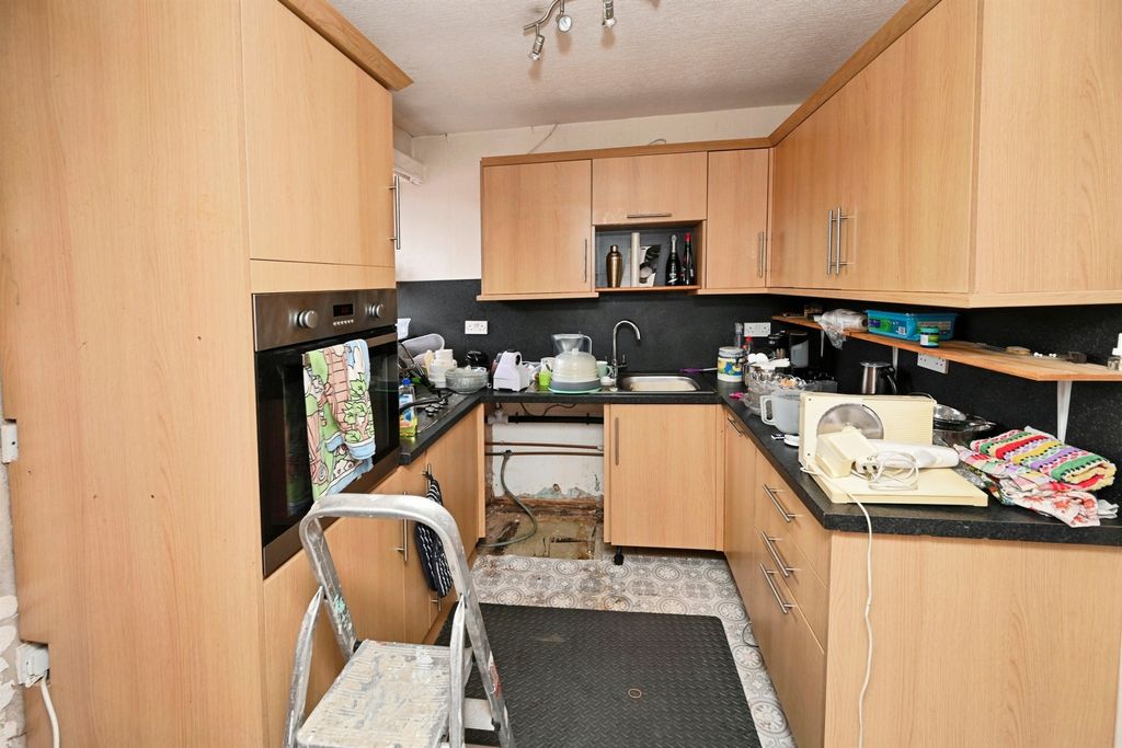 Property photo 3 of 16