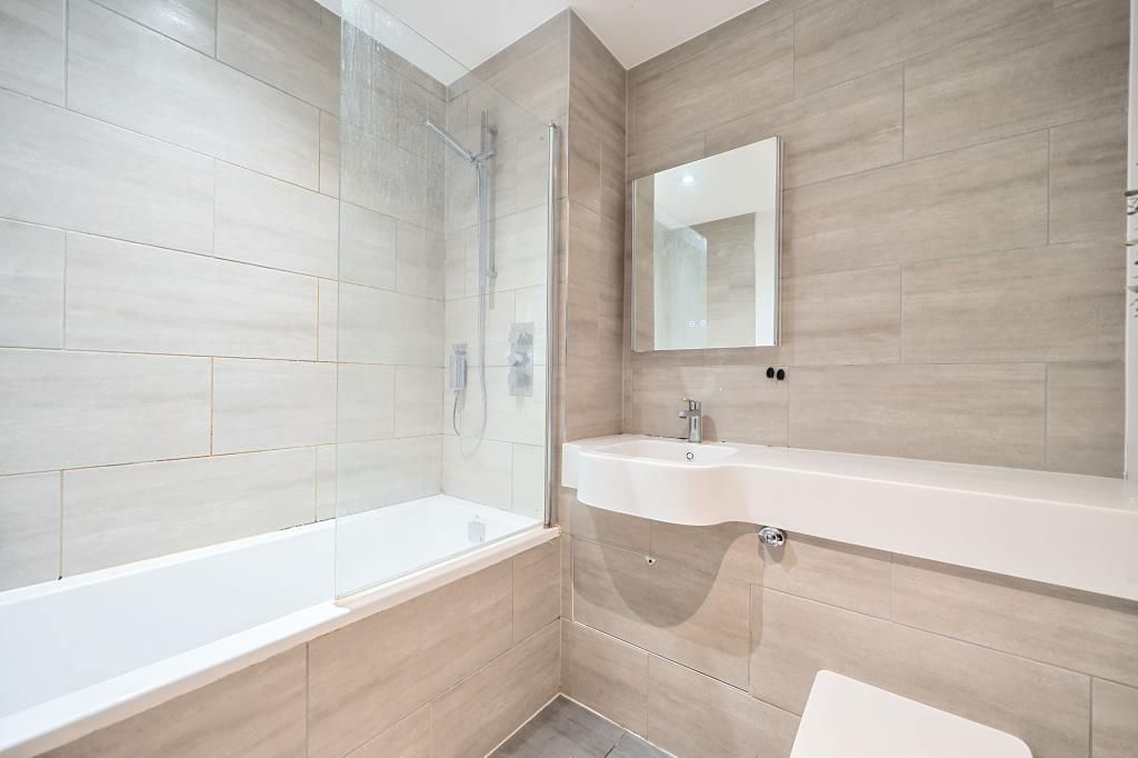 Property photo 2 of 20 Bathroom