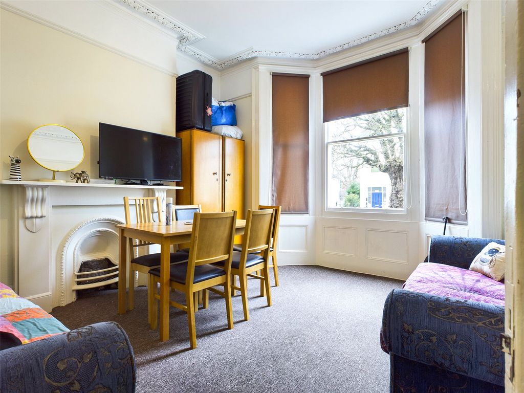 Property photo 1 of 20 Lounge