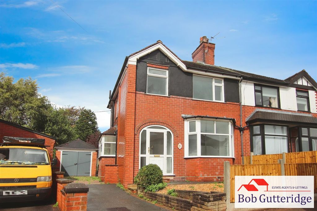 Property photo 1 of 17 Externally