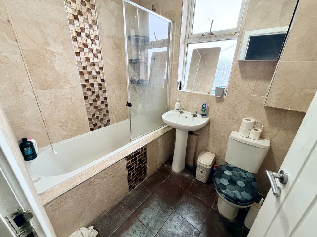 Property photo 3 of 8 4859842