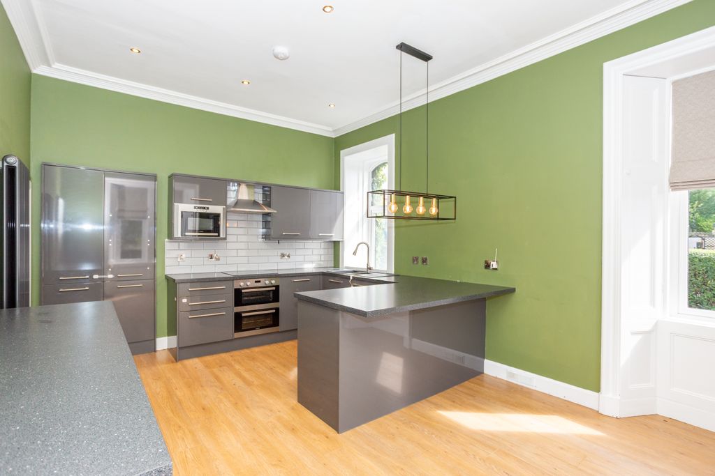 Property photo 2 of 32 Kitchen/Dining Area