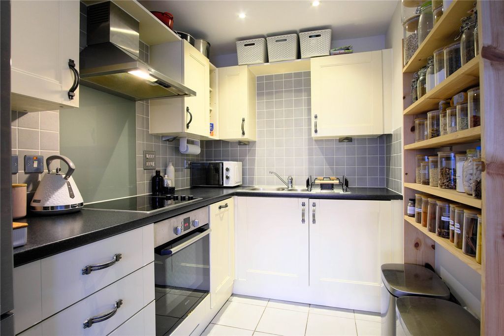 Property photo 3 of 12 Kitchen