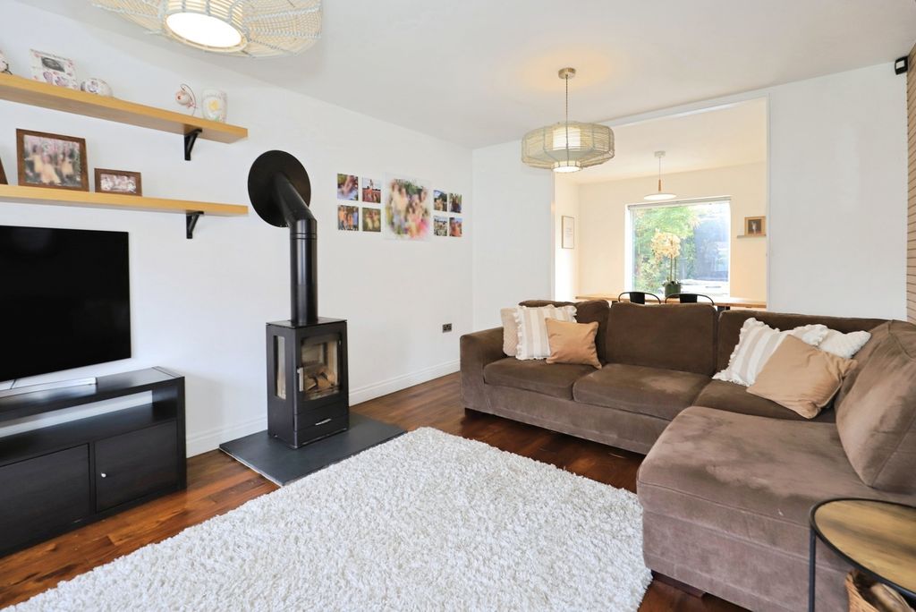 Property photo 3 of 22 Pbox-Img.Jpg