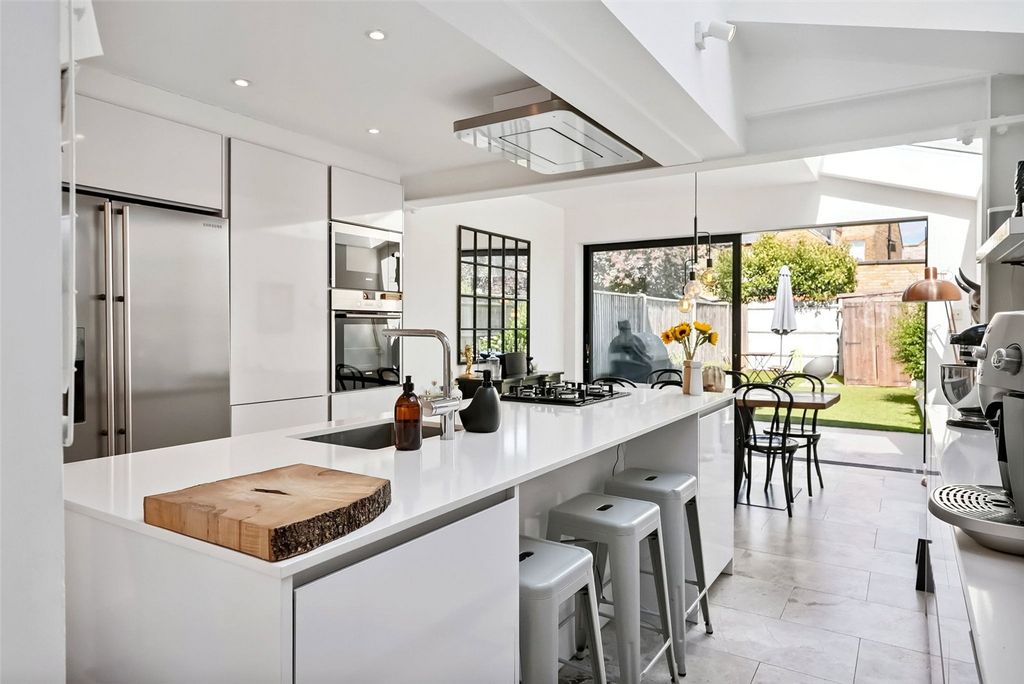 Property photo 2 of 12 Picture No. 19