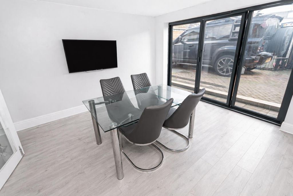 Property photo 3 of 12 Dining Room