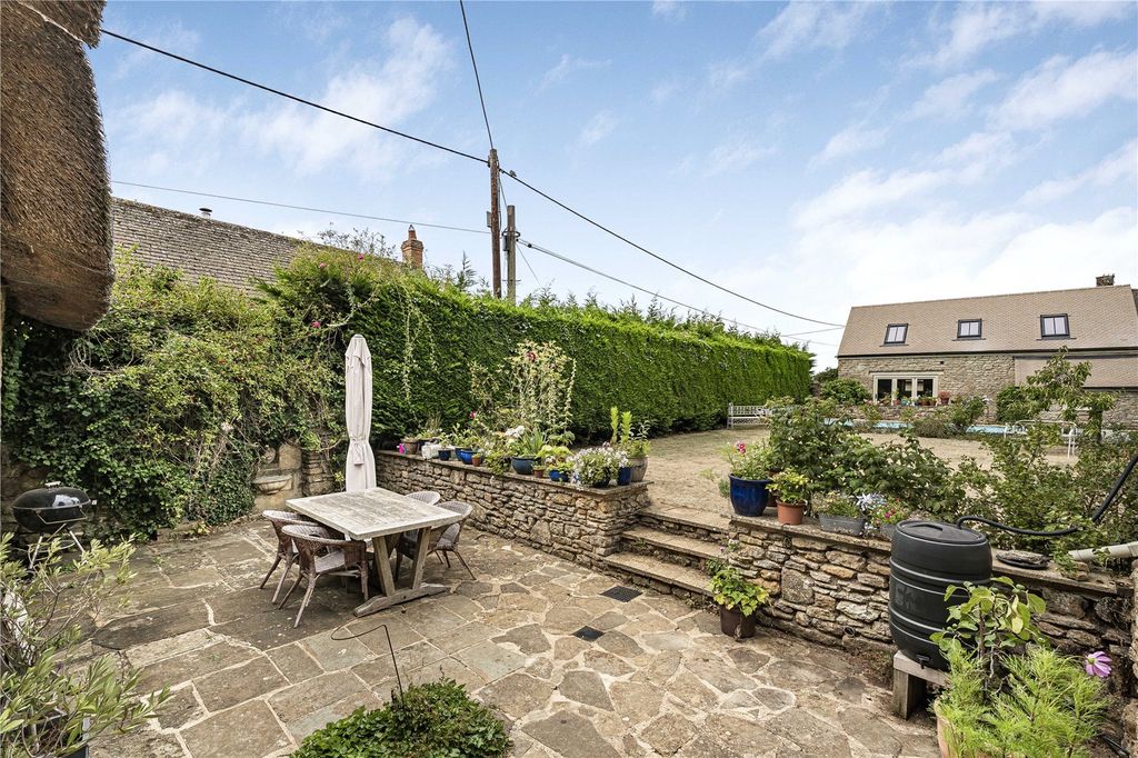 Property photo 2 of 14 Terrace And Annexe