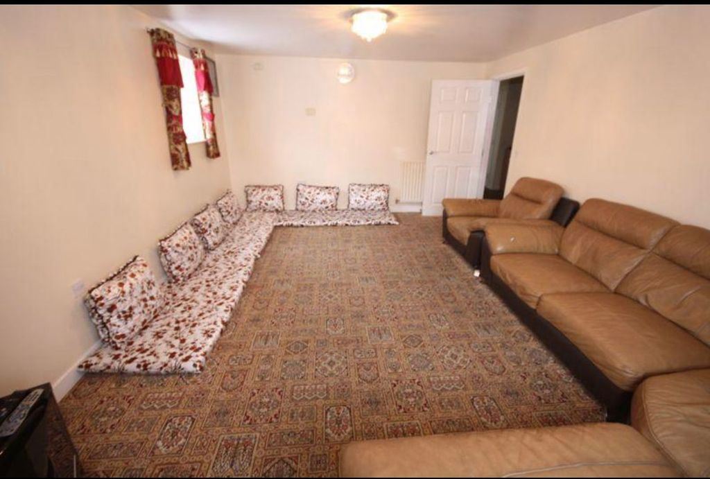 Property photo 3 of 10 Gallery