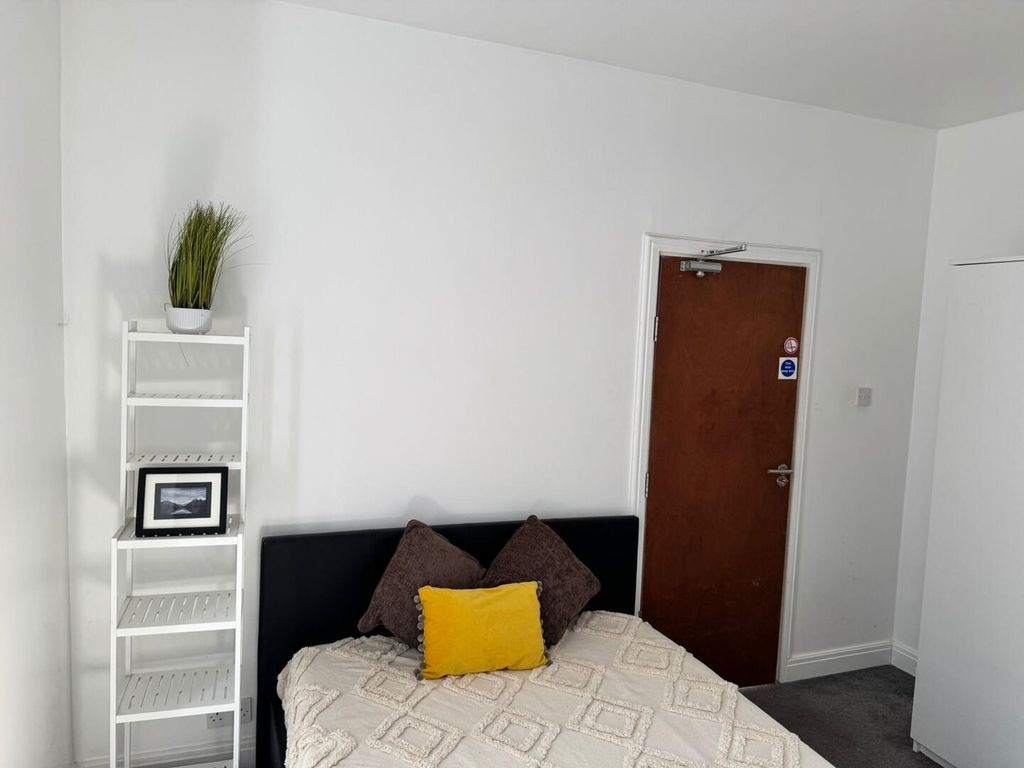 Property photo 1 of 20 Bedroom