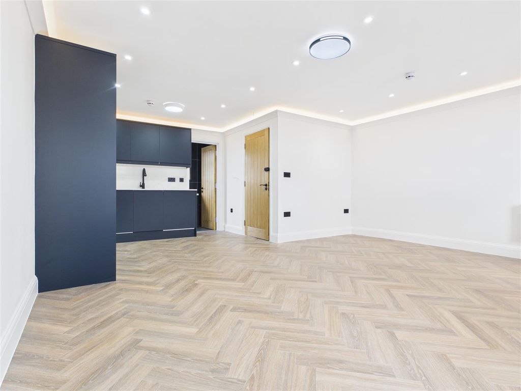 Property photo 3 of 5 Cam04419G0-Pr0077-Still018.Jpg