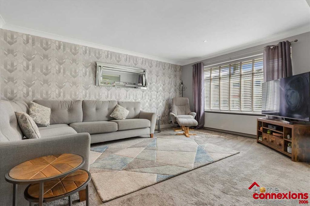 Property photo 2 of 27