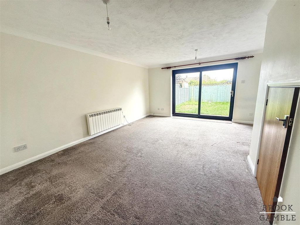 Property photo 3 of 15 01323 438506