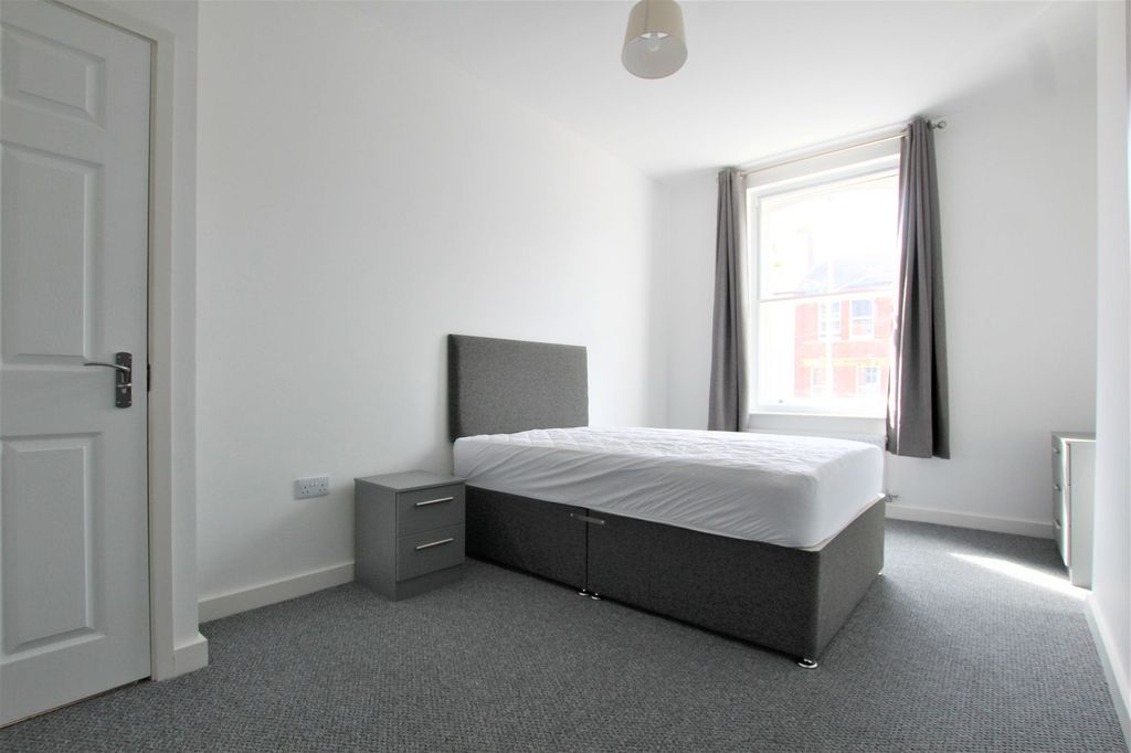 Property photo 1 of 6 Photo 6