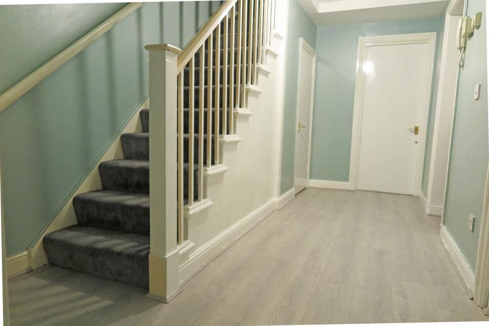 Property photo 3 of 6 Hallway
