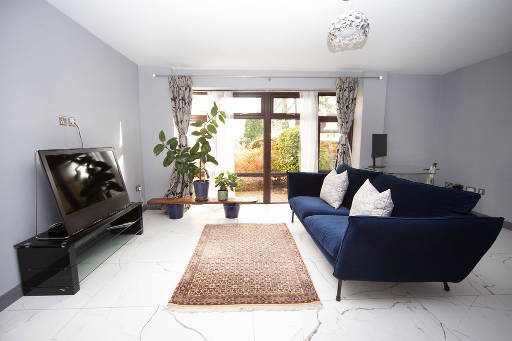 Property photo 3 of 11