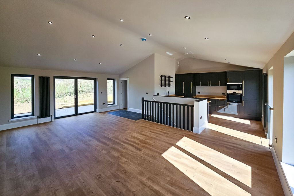 Property photo 2 of 25