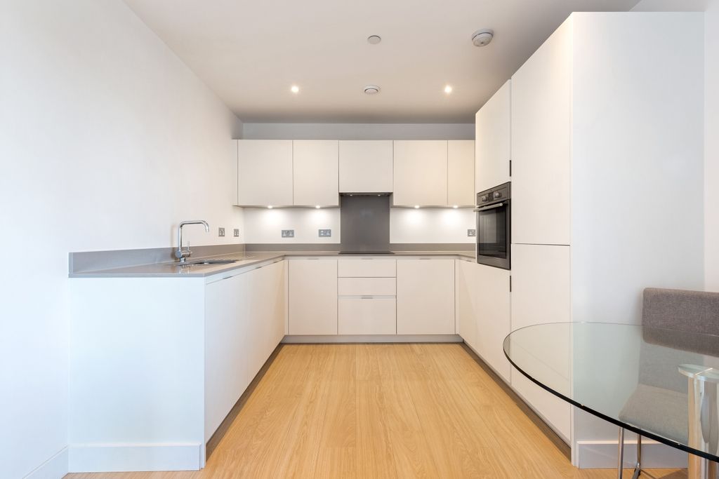 Property photo 3 of 11 Kitchen