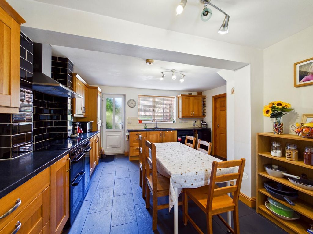 Property photo 2 of 16 Kitchen