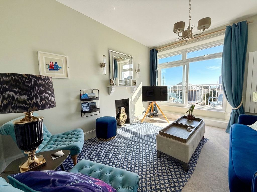 Property photo 3 of 27