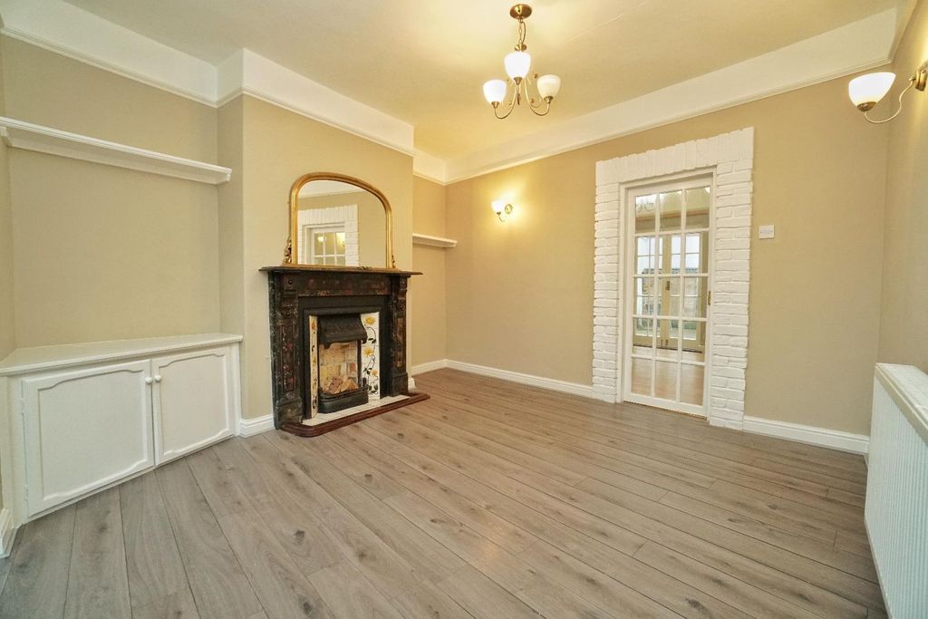 Property photo 3 of 11 Living Room