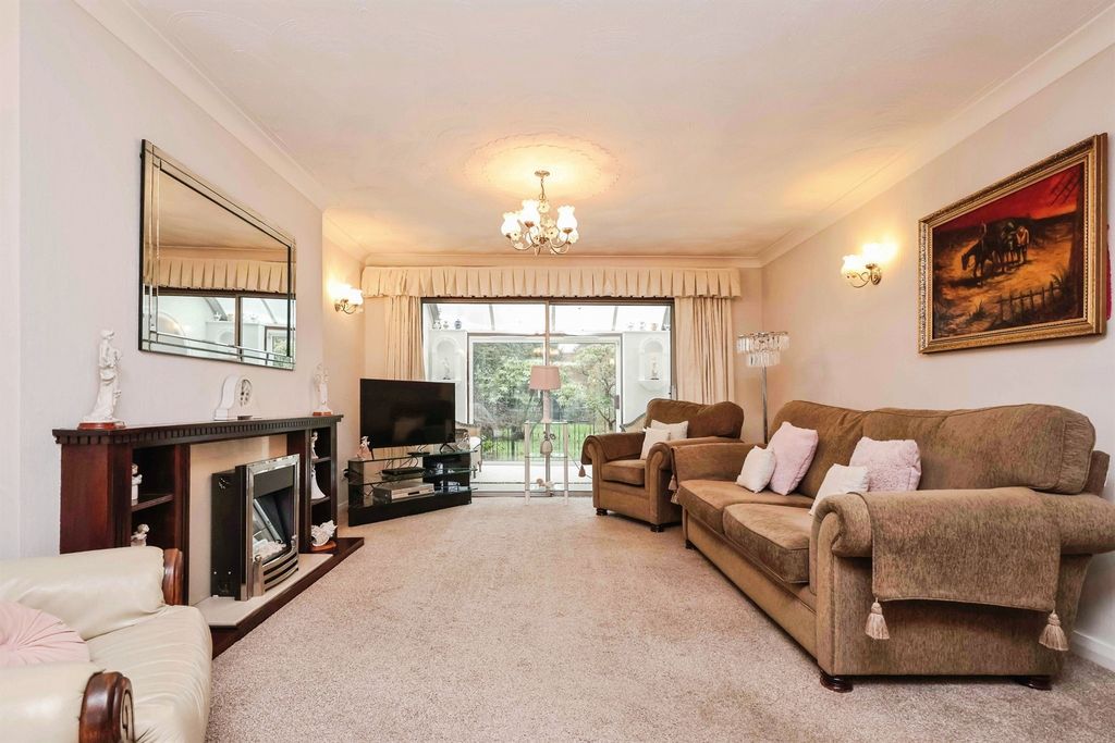 Property photo 3 of 20