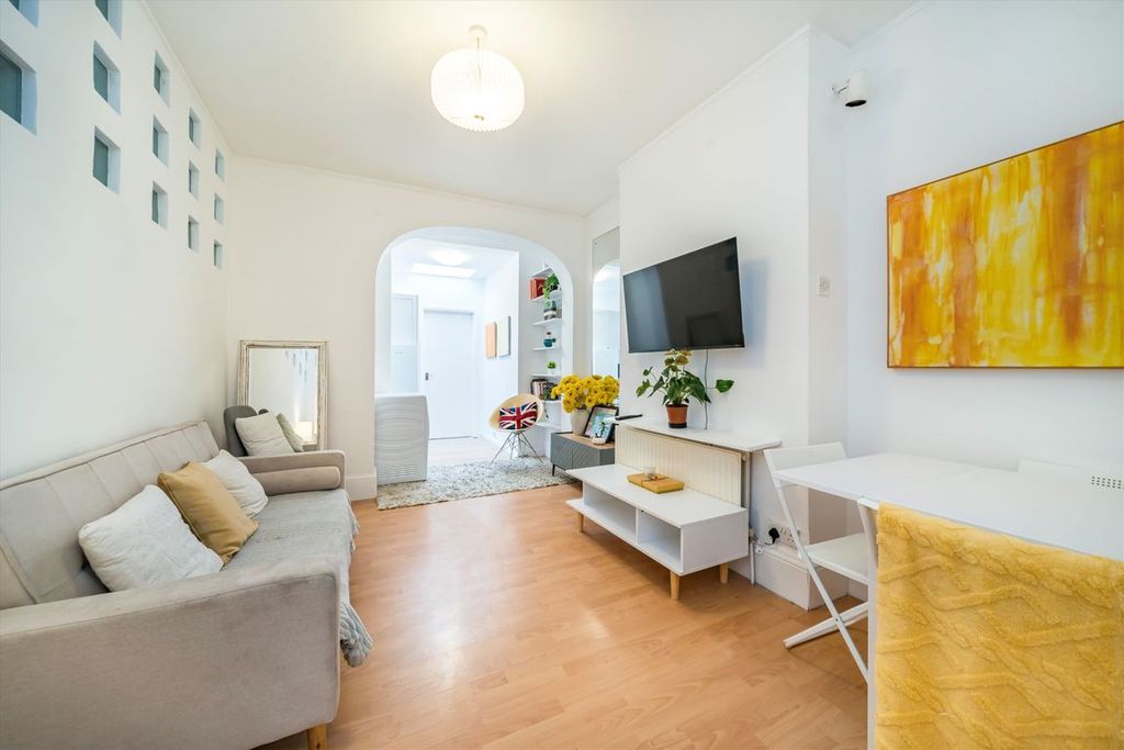 Property photo 2 of 9