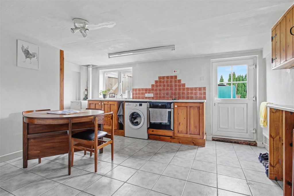 Property photo 2 of 16 Kitchen Diner