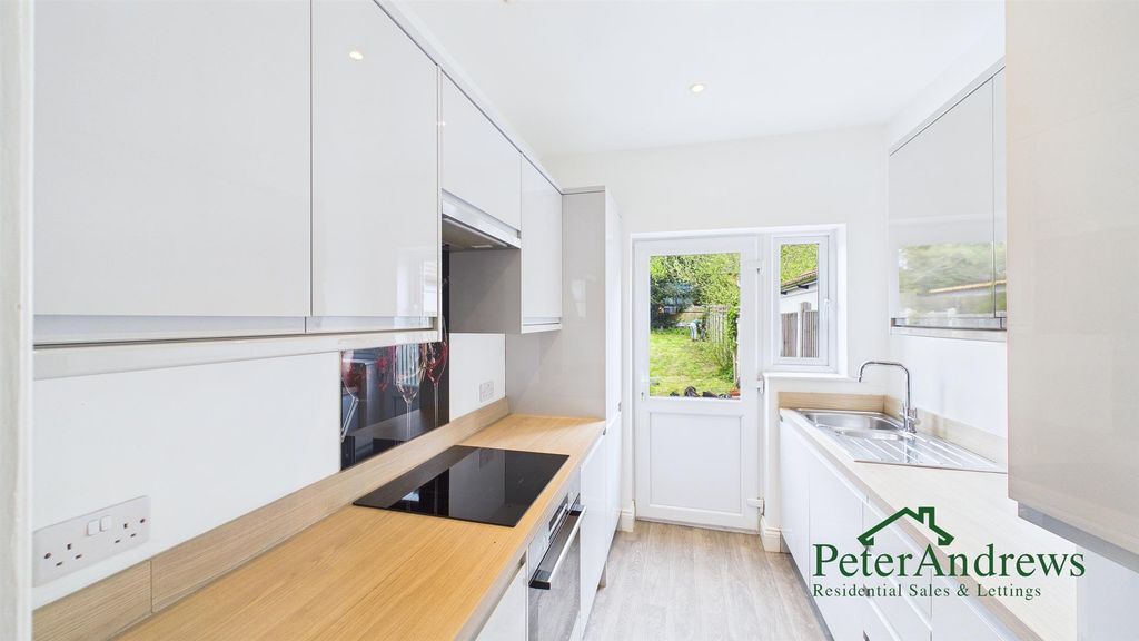 Property photo 3 of 18 Cam02085G0-Pr0255-Still005.Jpg