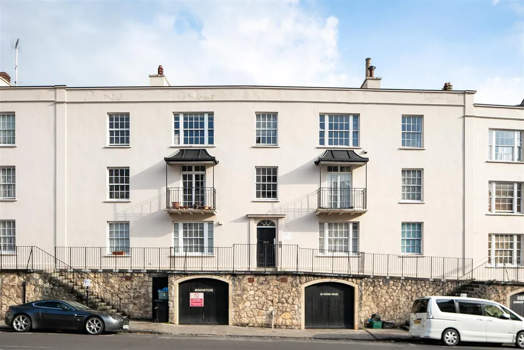 Apartment in Bristol, Clifton Village, Hotwells - View 3