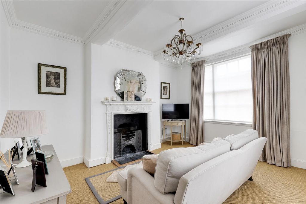 Property photo 2 of 23 11253.Jpg