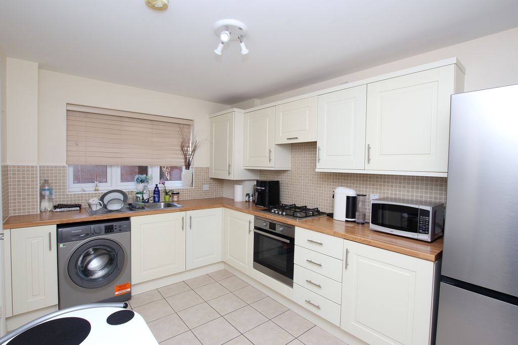 Property photo 2 of 8 Kitchen