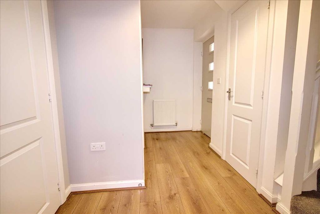 Property photo 2 of 14 Hall